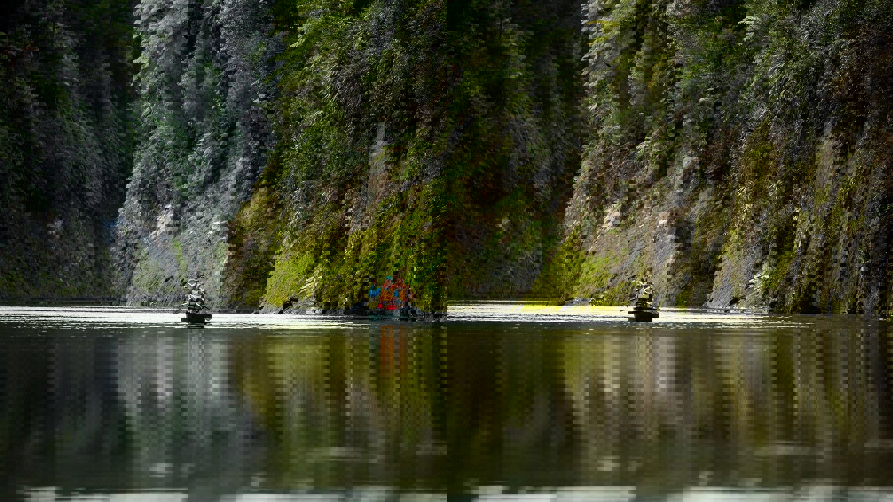 Couple Canoeing On The Whanganui Journey HB - Visit Ruapehu